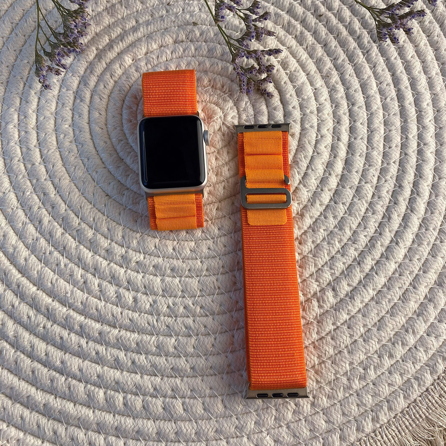 Apple Watch nylon alpine band - oranje - 7440850085094 - 123watches - Het bandje dat je niet voelt zitten