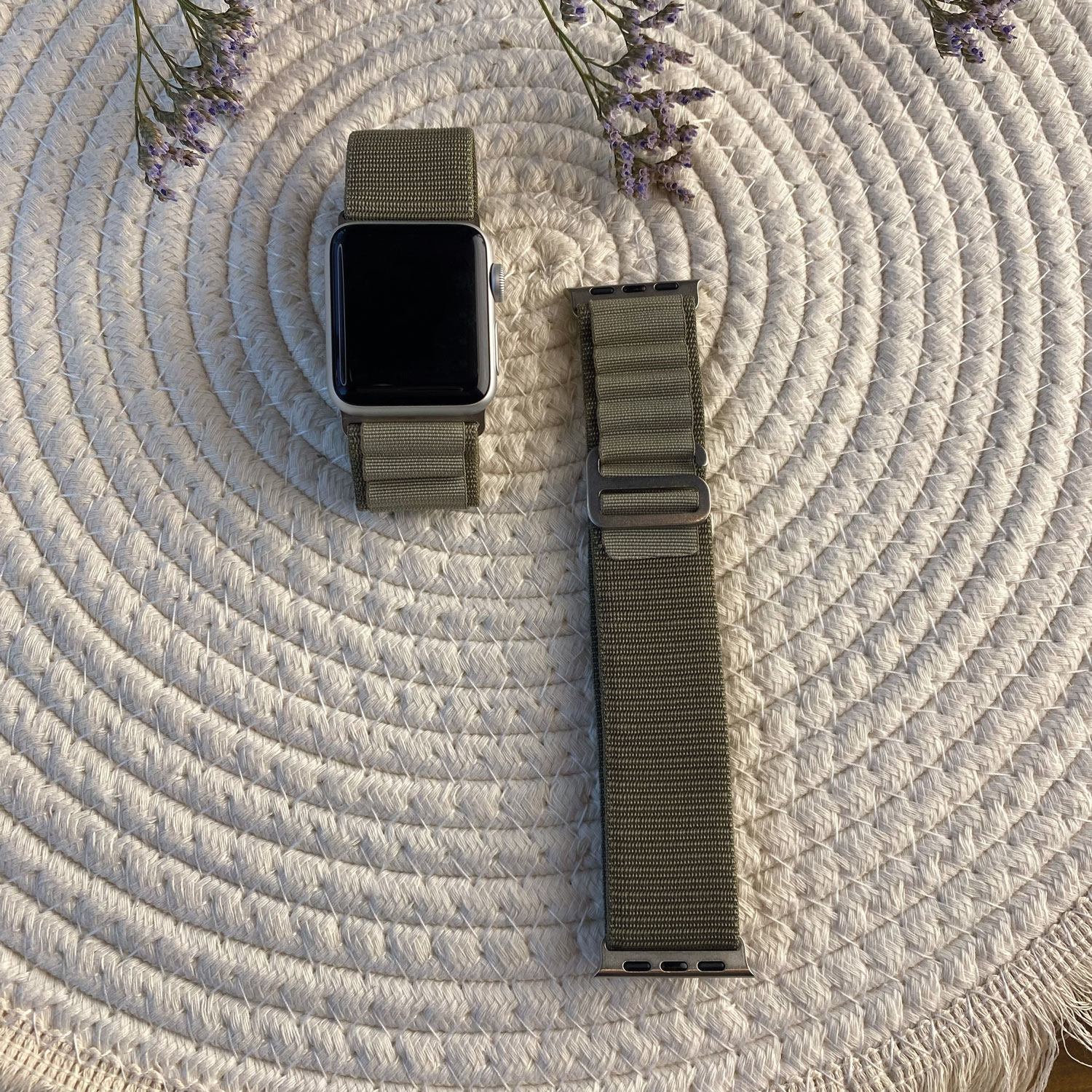 Apple Watch nylon alpine band - Olijf - 7440850169114 - 123watches-sfeer - Een bandje voor elke gelegenheid 